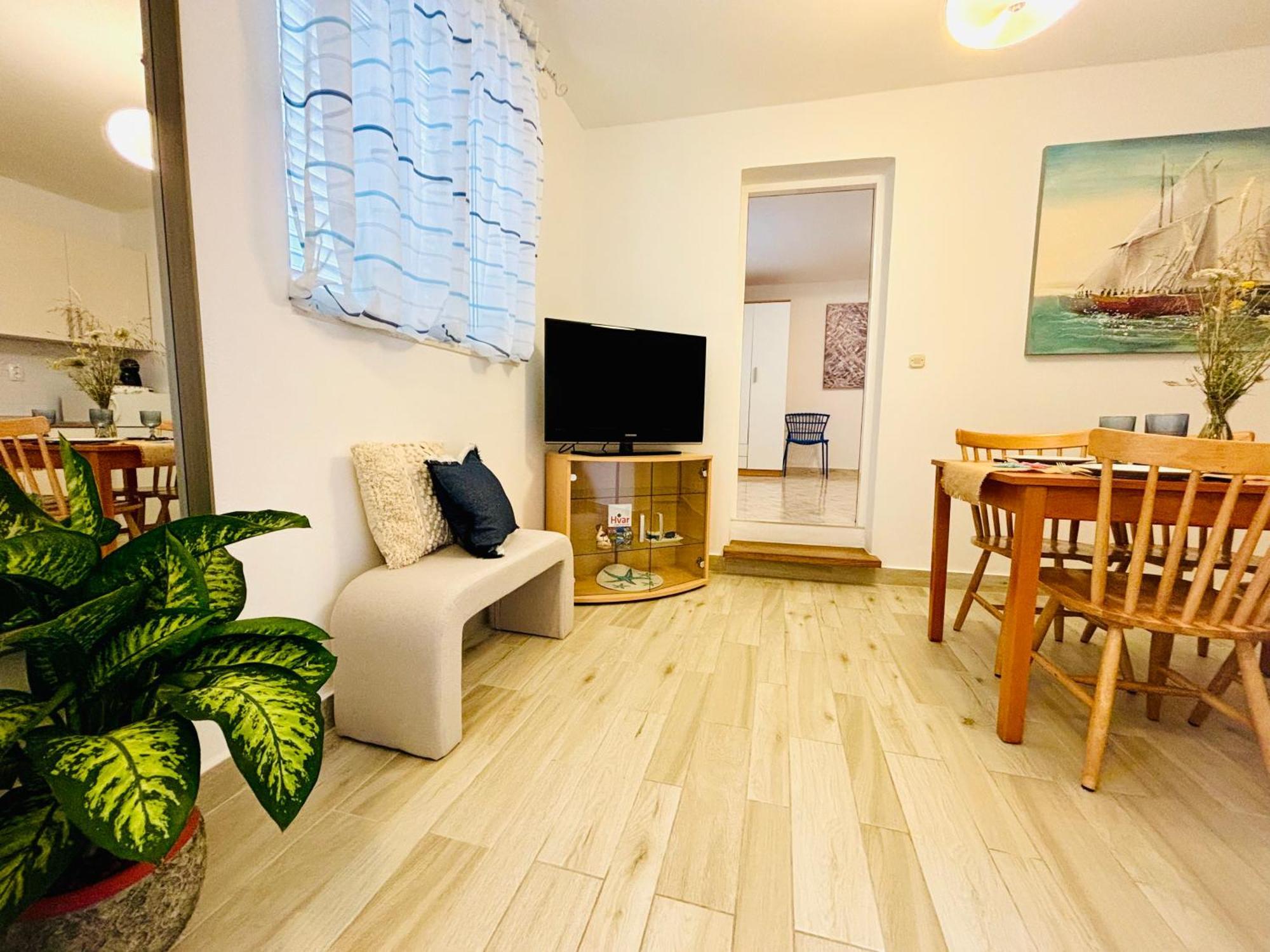 Apartment Sunny Elza 2 Đảo Hvar Ngoại thất bức ảnh