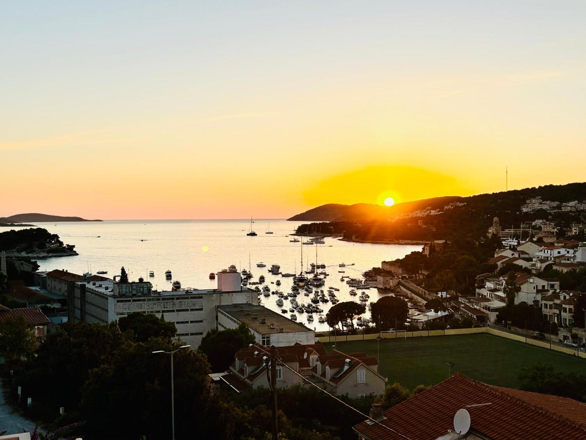Apartment Sunny Elza 2 Đảo Hvar Ngoại thất bức ảnh